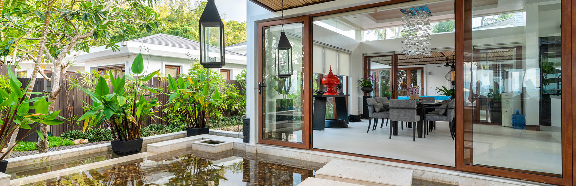 Villa Chi - Walkway to the dining area
